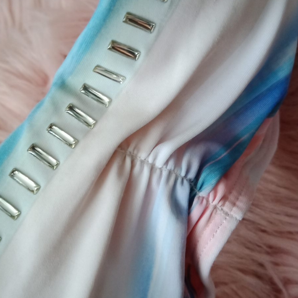 Bikini - Picture 13 of 16